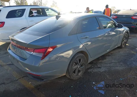 2022 Hyundai Elantra Sel z USA, uszkodzony, nr VIN KMHLM4AG3NU365935